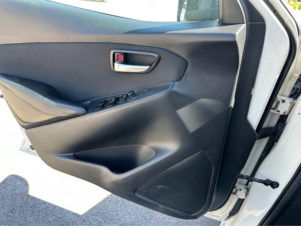 2017 Toyota Yaris - Image 9 of 14