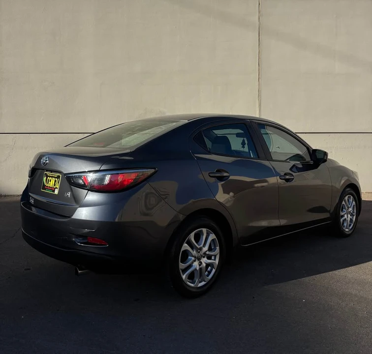 2017 Toyota Yaris - Image 5 of 19