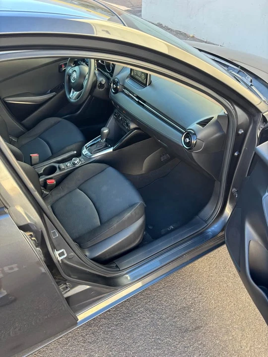 2017 Toyota Yaris - Image 12 of 19