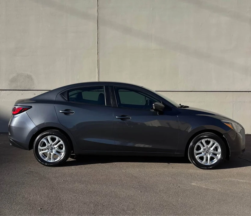 2017 Toyota Yaris - Image 4 of 19