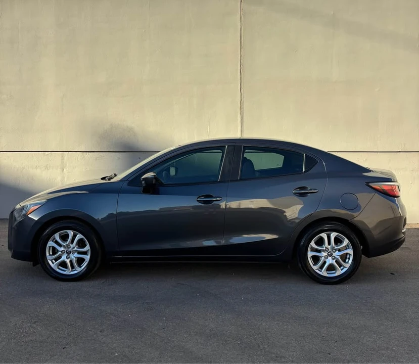 2017 Toyota Yaris - Image 8 of 19