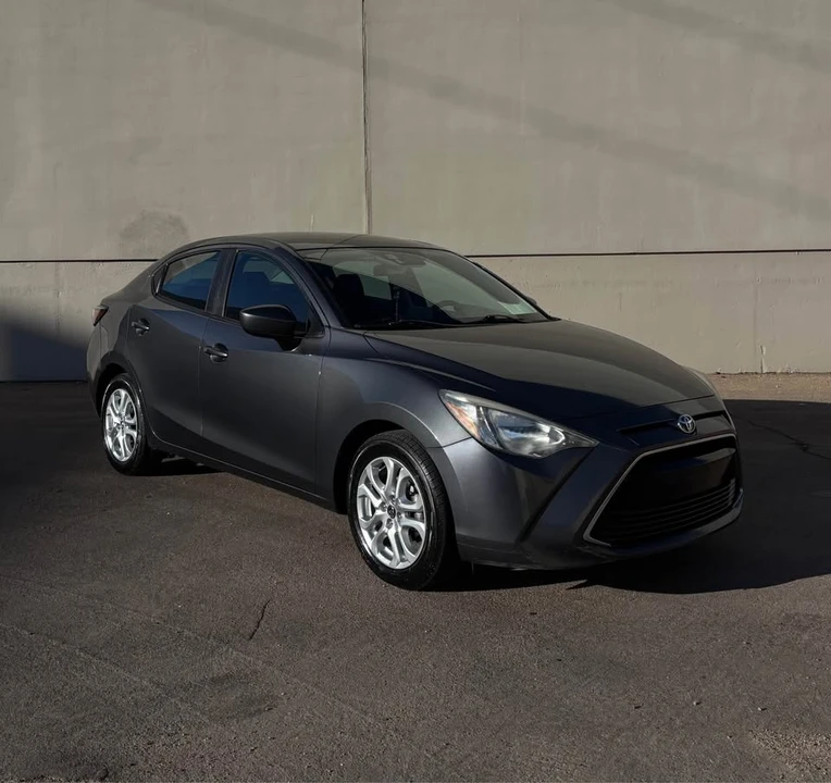 2017 Toyota Yaris - Image 3 of 19