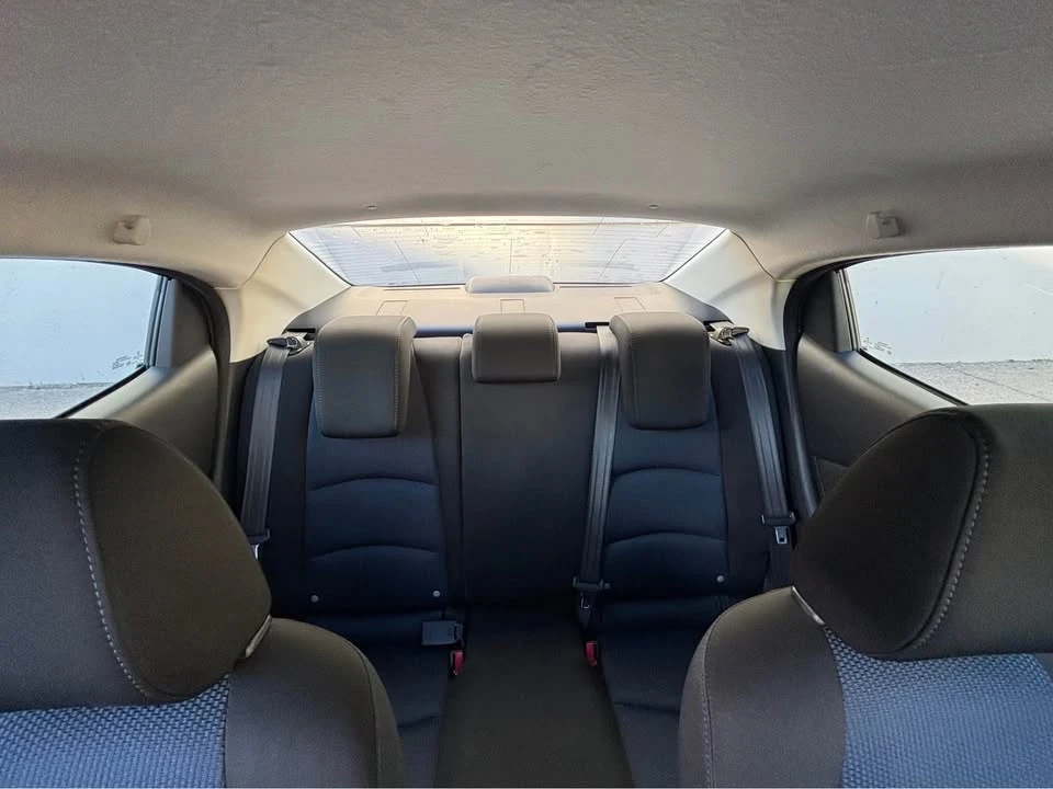 2017 Toyota Yaris - Image 16 of 19