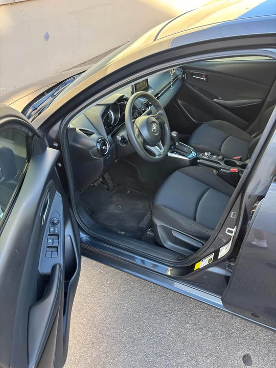 2017 Toyota Yaris - Image 11 of 19