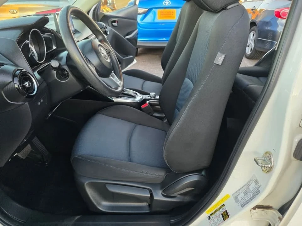 2017 Toyota Yaris - Image 12 of 18