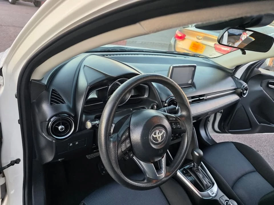 2017 Toyota Yaris - Image 10 of 18