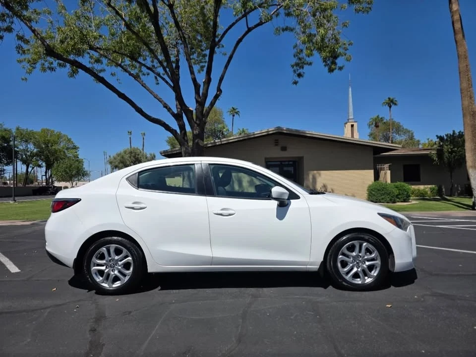 2017 Toyota Yaris - Image 3 of 18