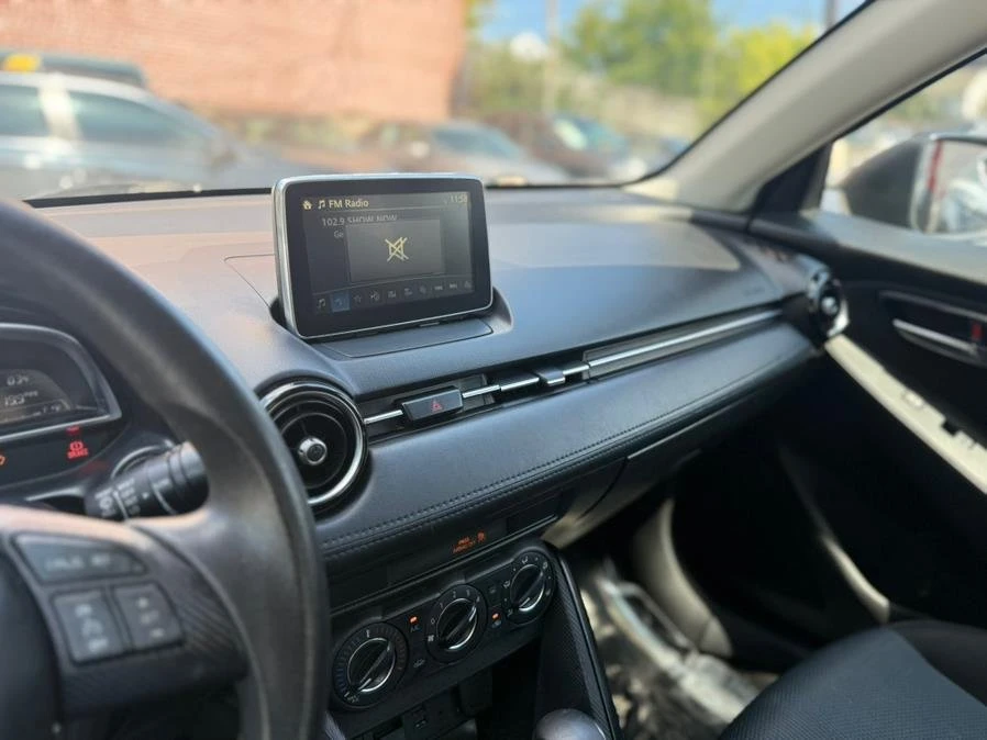 2017 Toyota Yaris - Image 12 of 16