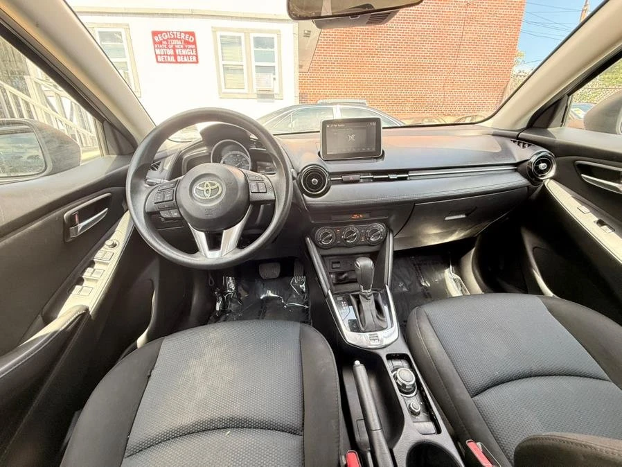 2017 Toyota Yaris - Image 8 of 16