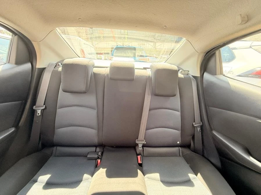 2017 Toyota Yaris - Image 10 of 16