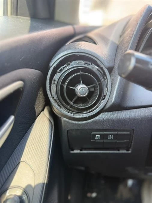 2017 Toyota Yaris - Image 15 of 16