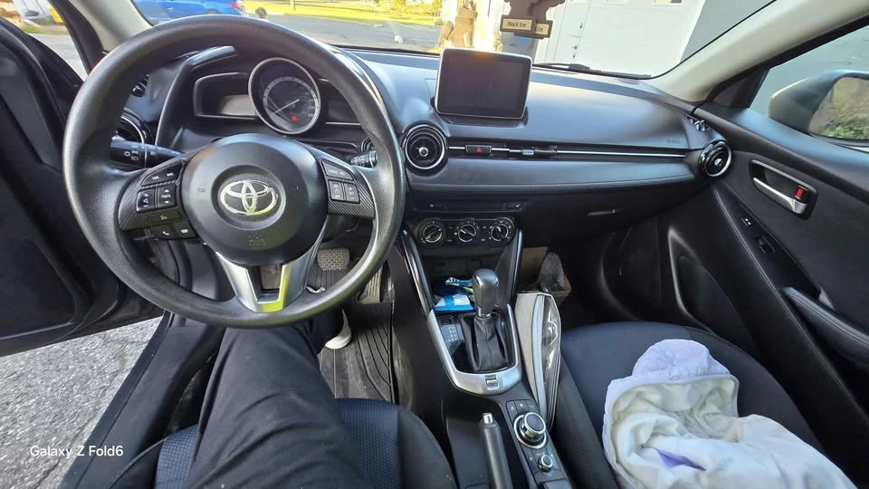 2017 Toyota Yaris - Image 12 of 20