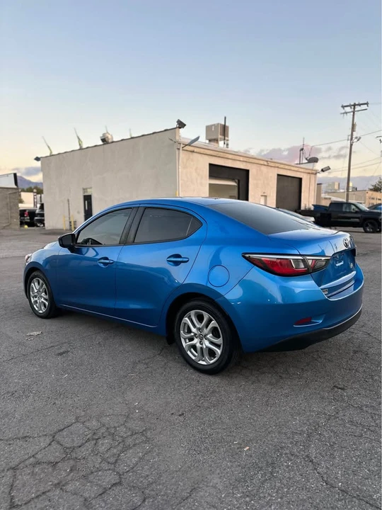 2017 Toyota Yaris - Image 6 of 11