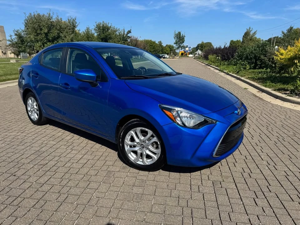 2017 Toyota Yaris - Image 2 of 14