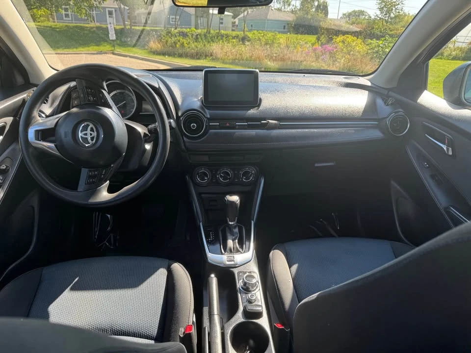 2017 Toyota Yaris - Image 10 of 14