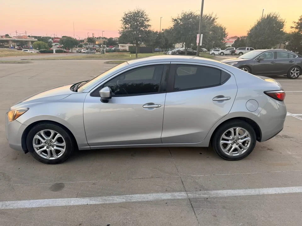 2017 Toyota Yaris - Image 2 of 7