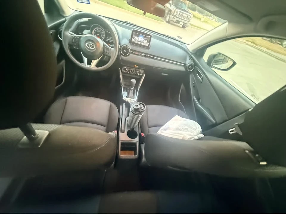 2017 Toyota Yaris - Image 6 of 7