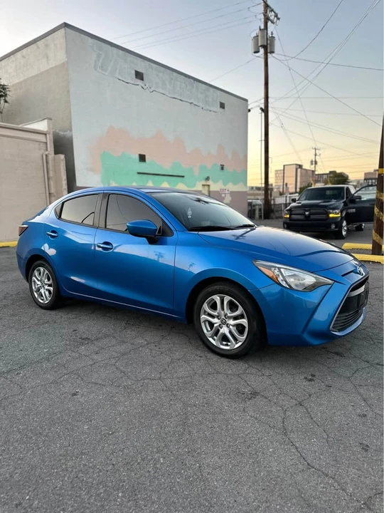 2017 Toyota Yaris - Image 3 of 11