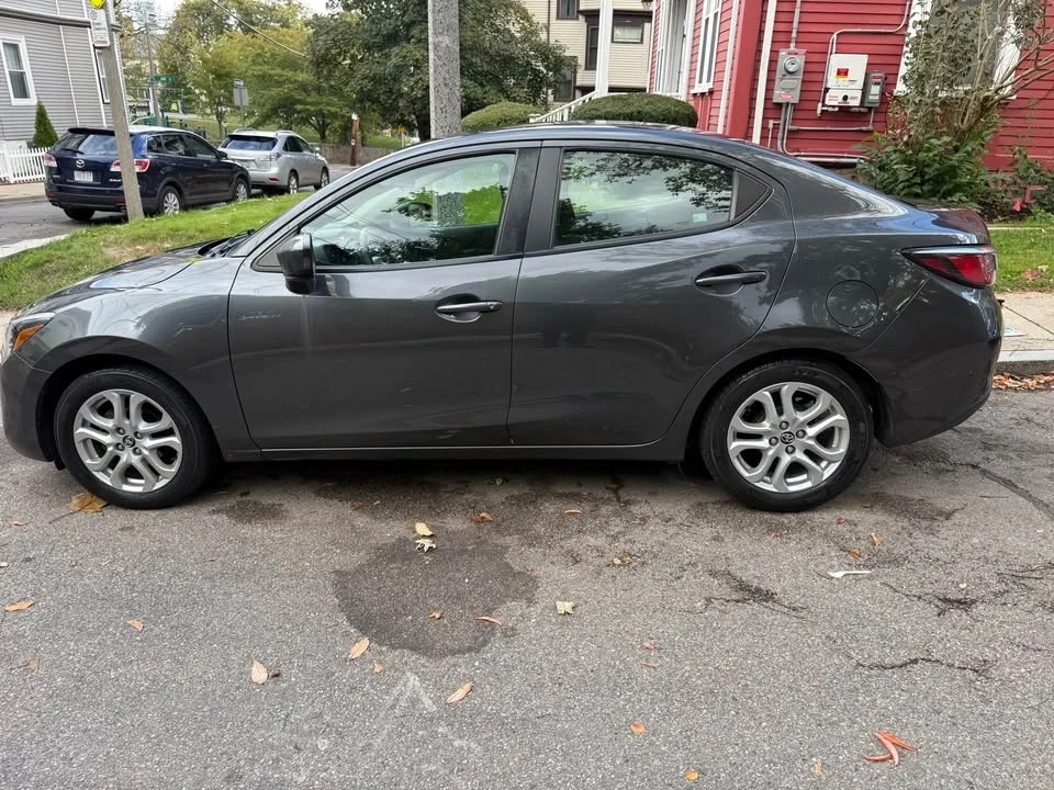 2017 Toyota Yaris - Image 4 of 12