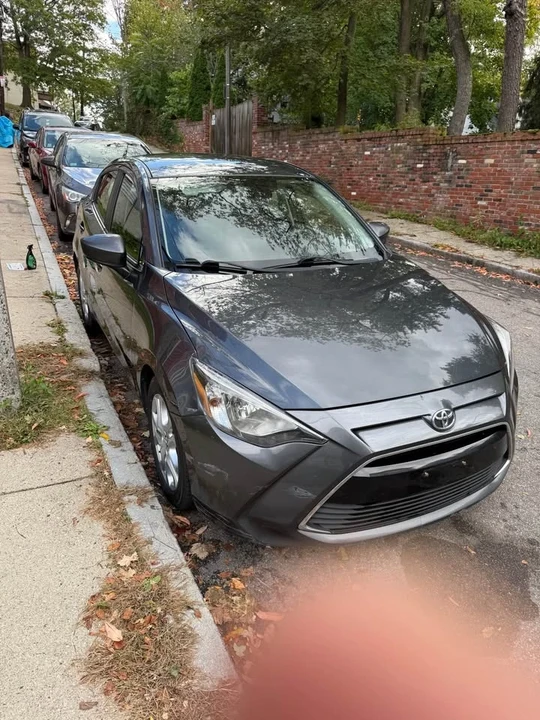 2017 Toyota Yaris - Image 6 of 12