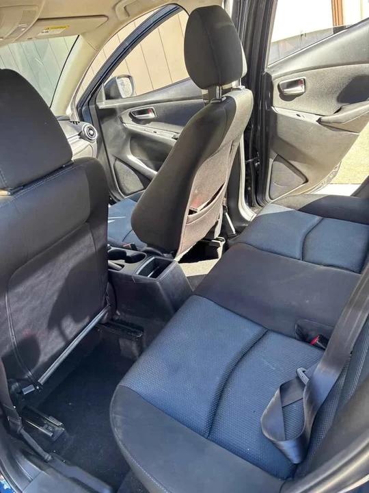 2017 Toyota Yaris - Image 2 of 11