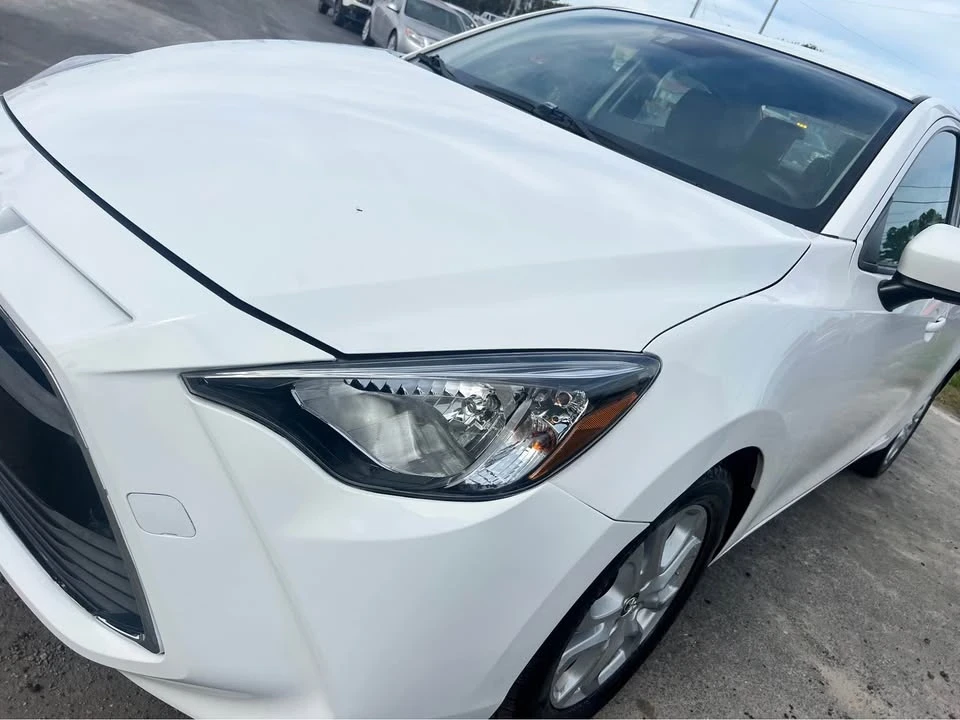 2017 Toyota Yaris - Image 8 of 15