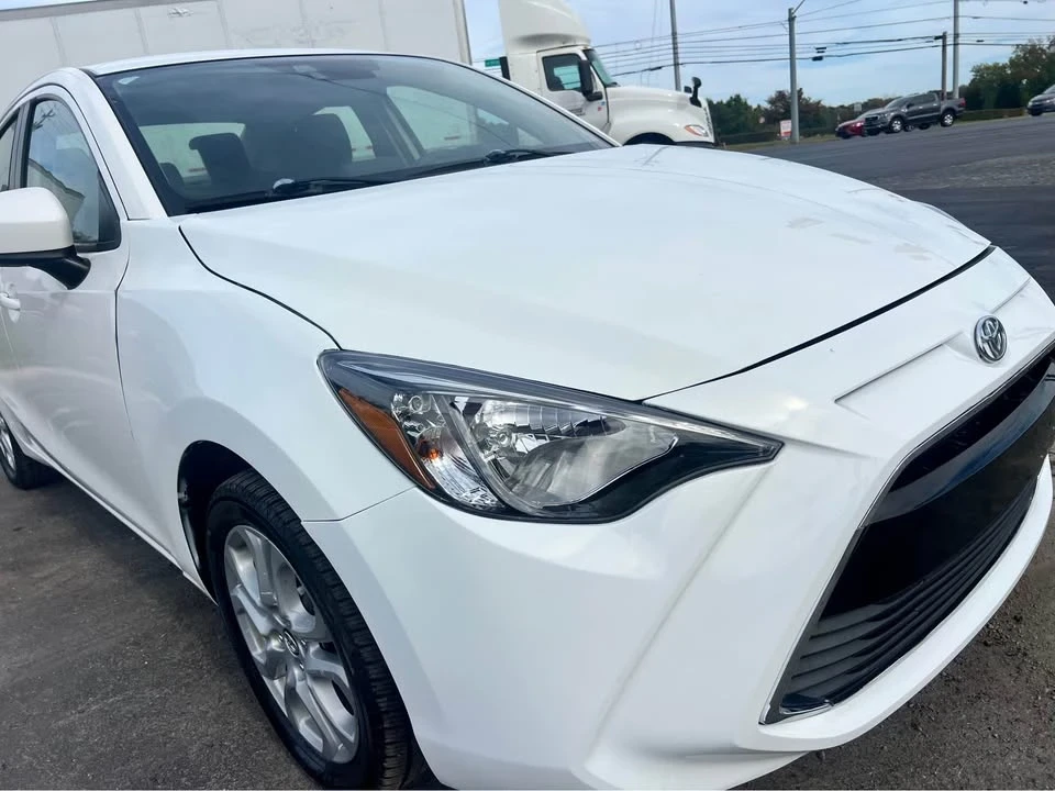 2017 Toyota Yaris - Image 8 of 16