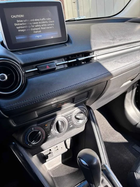 2017 Toyota Yaris - Image 5 of 11