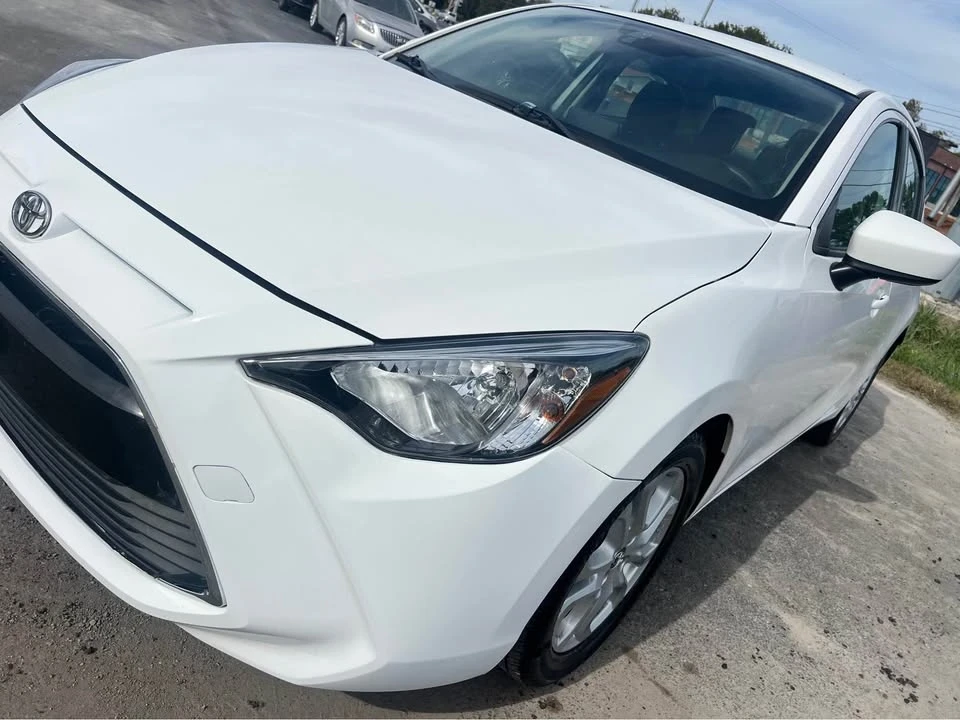 2017 Toyota Yaris - Image 2 of 15