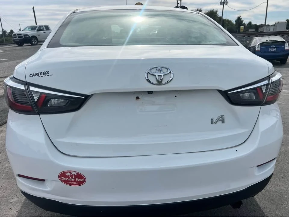 2017 Toyota Yaris - Image 3 of 15
