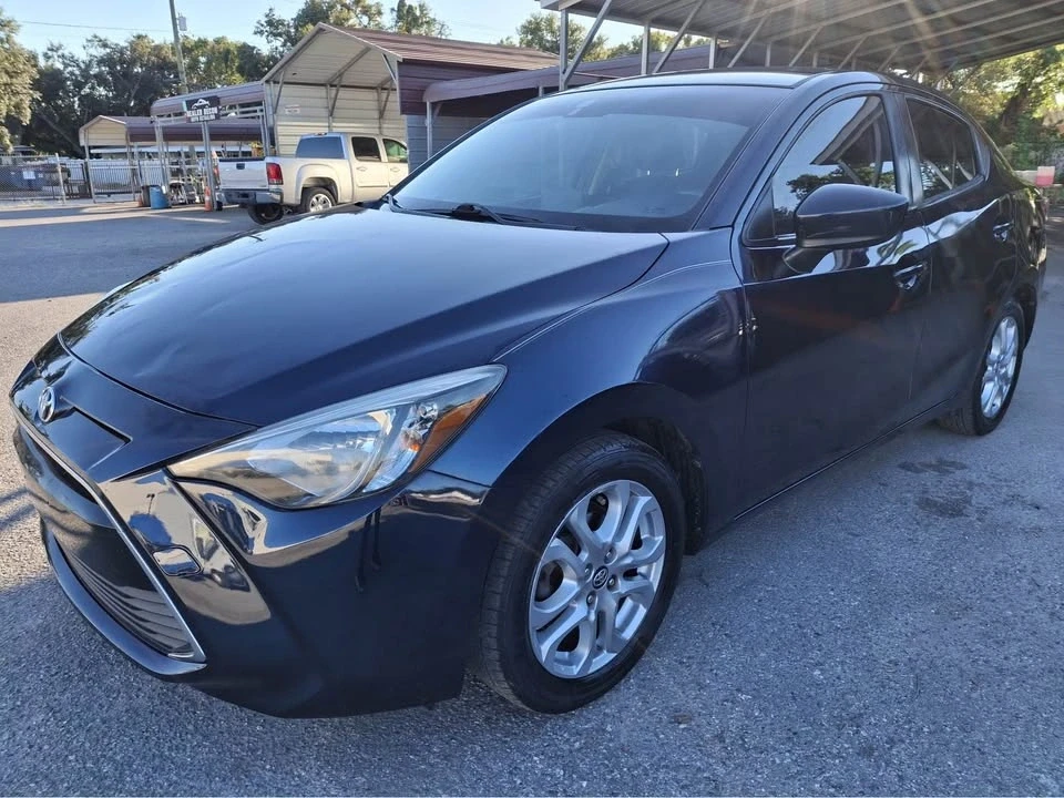 2017 Toyota Yaris - Image 2 of 10