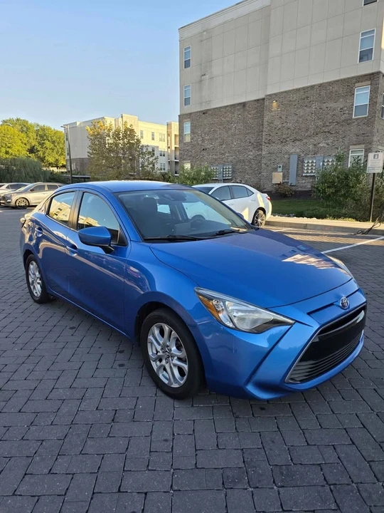 2017 Toyota Yaris - Image 2 of 3