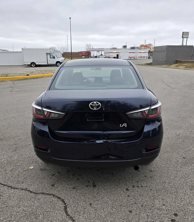 2017 Toyota Yaris - Image 4 of 11