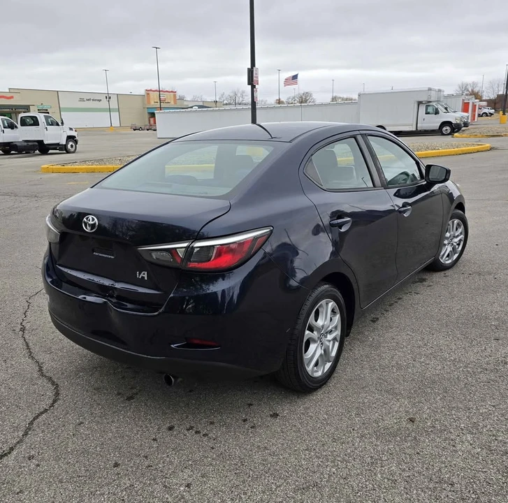 2017 Toyota Yaris - Image 5 of 11