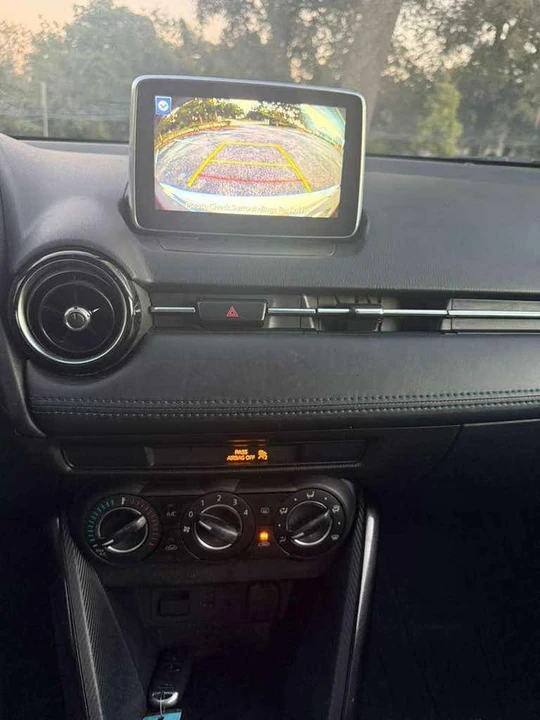 2017 Toyota Yaris - Image 11 of 14