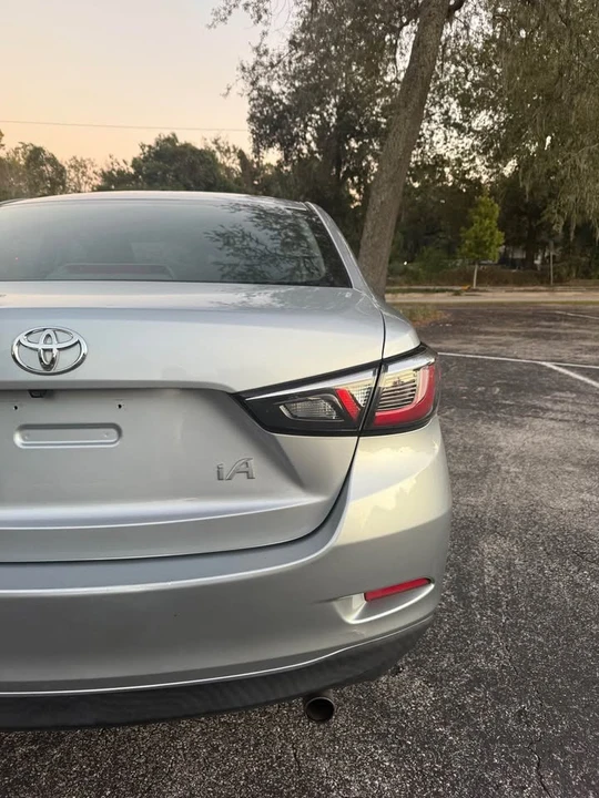 2017 Toyota Yaris - Image 5 of 15