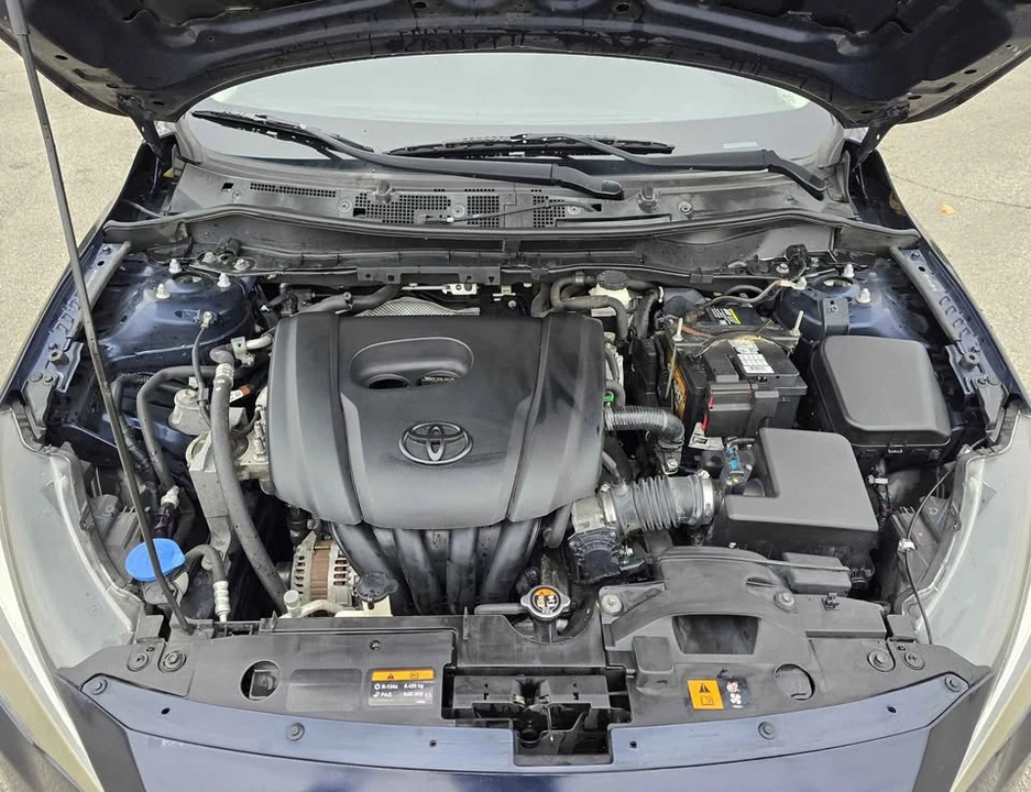 2017 Toyota Yaris - Image 9 of 11