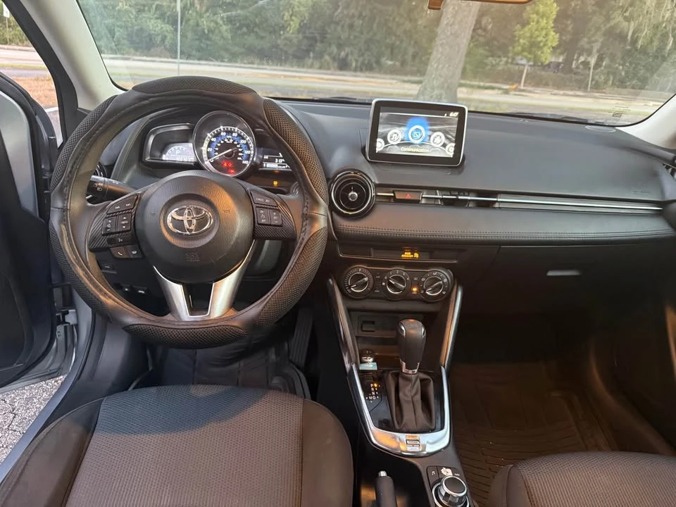 2017 Toyota Yaris - Image 10 of 15