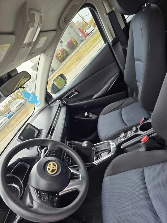 2017 Toyota Yaris - Image 6 of 11