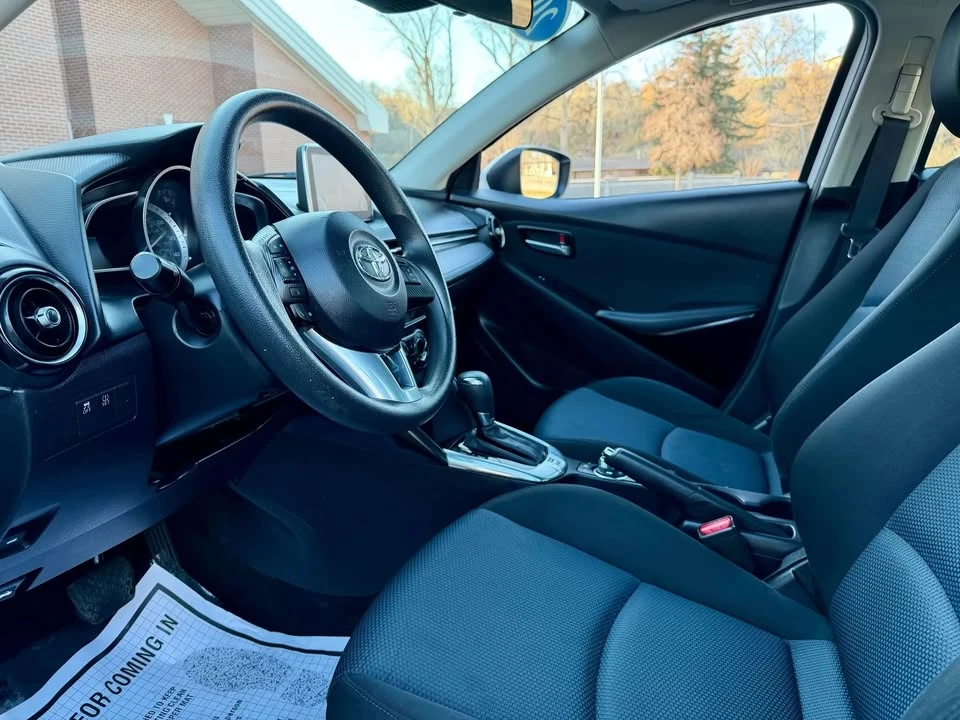 2017 Toyota Yaris - Image 12 of 15