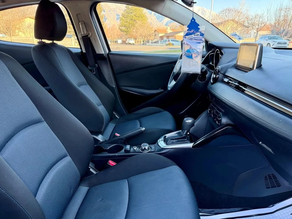 2017 Toyota Yaris - Image 9 of 15