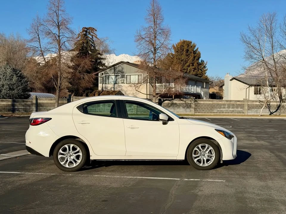 2017 Toyota Yaris - Image 7 of 15