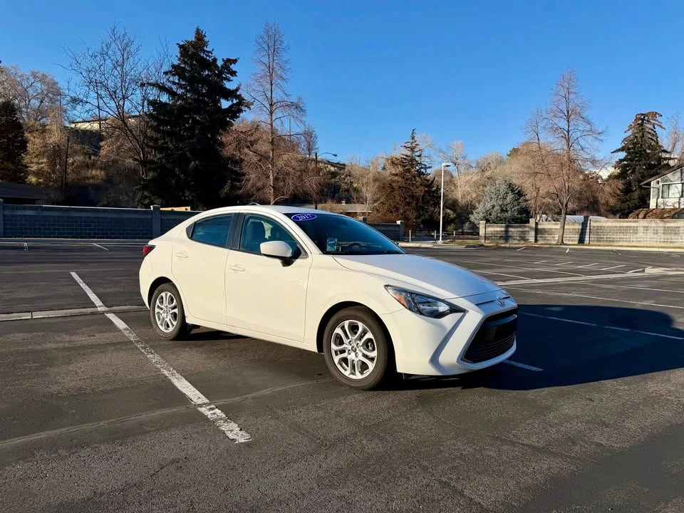 2017 Toyota Yaris - Image 3 of 15