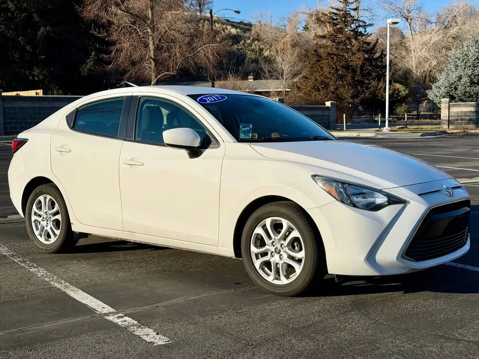 2017 Toyota Yaris - Image 4 of 15