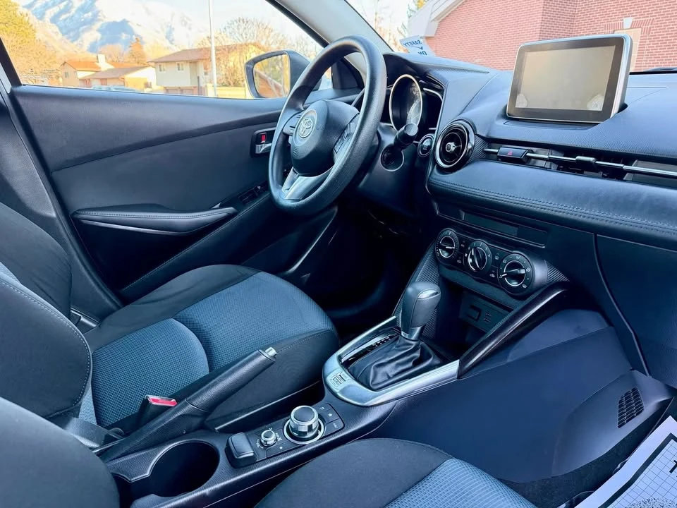 2017 Toyota Yaris - Image 11 of 15