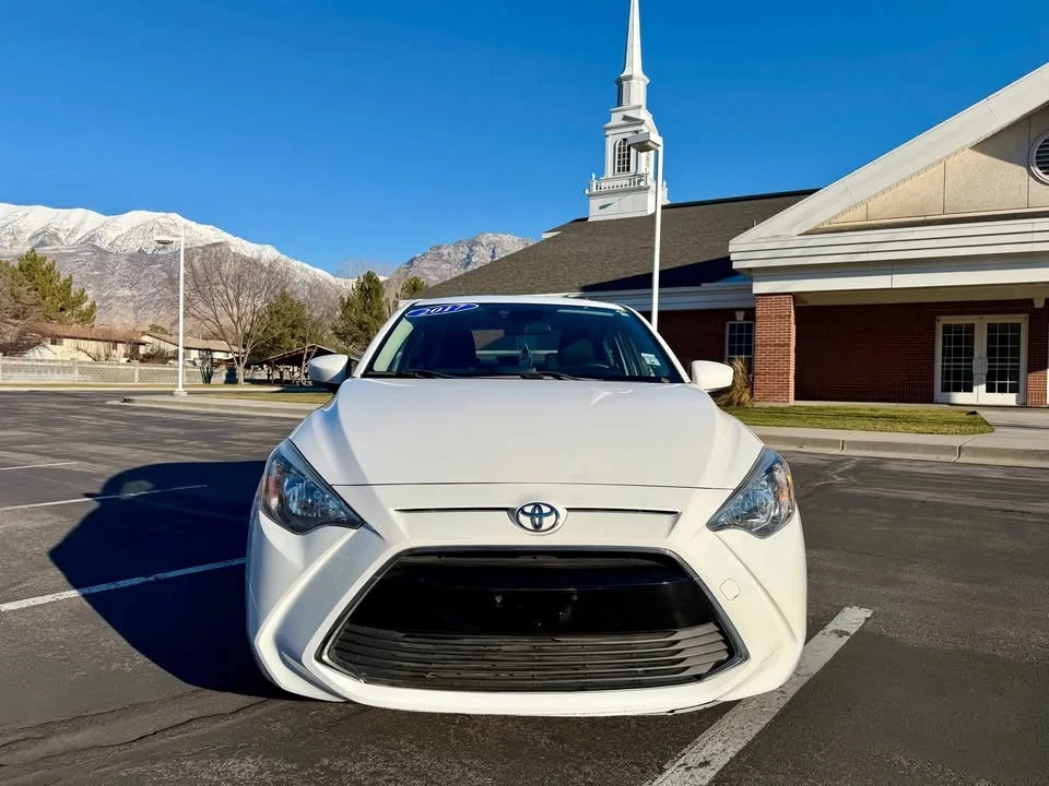 2017 Toyota Yaris - Image 2 of 15