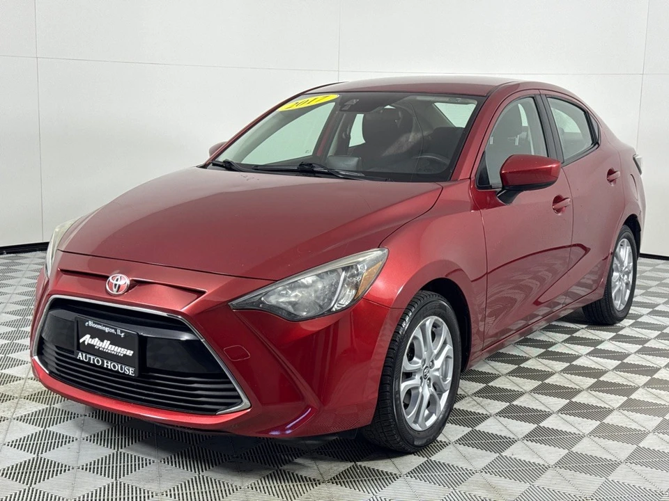 2017 Toyota Yaris - Image 8 of 12