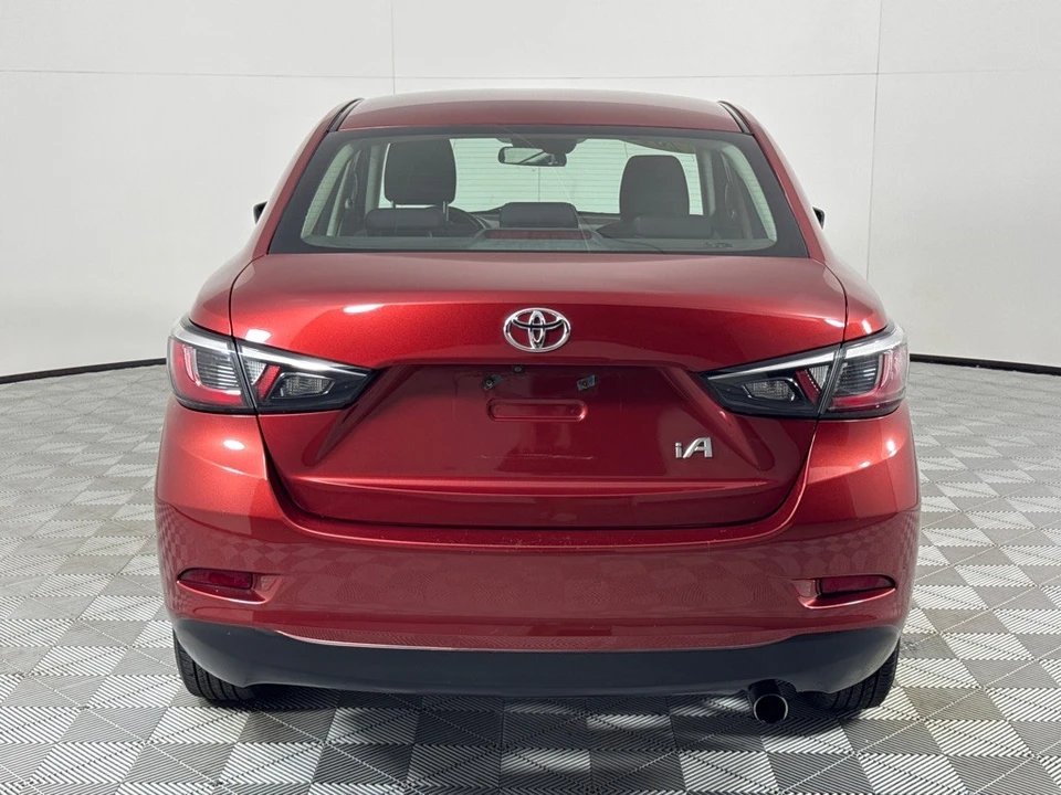 2017 Toyota Yaris - Image 6 of 12