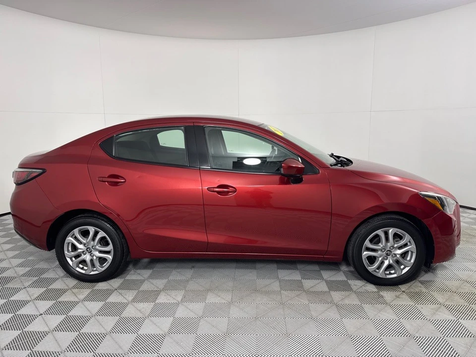 2017 Toyota Yaris - Image 4 of 12