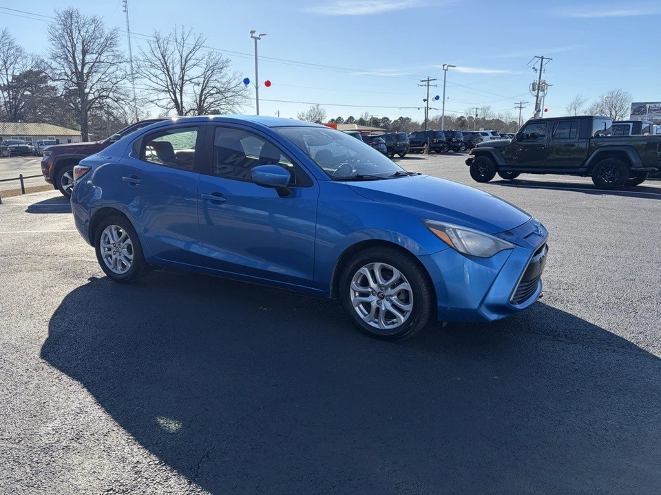 2017 Toyota Yaris - Image 3 of 12